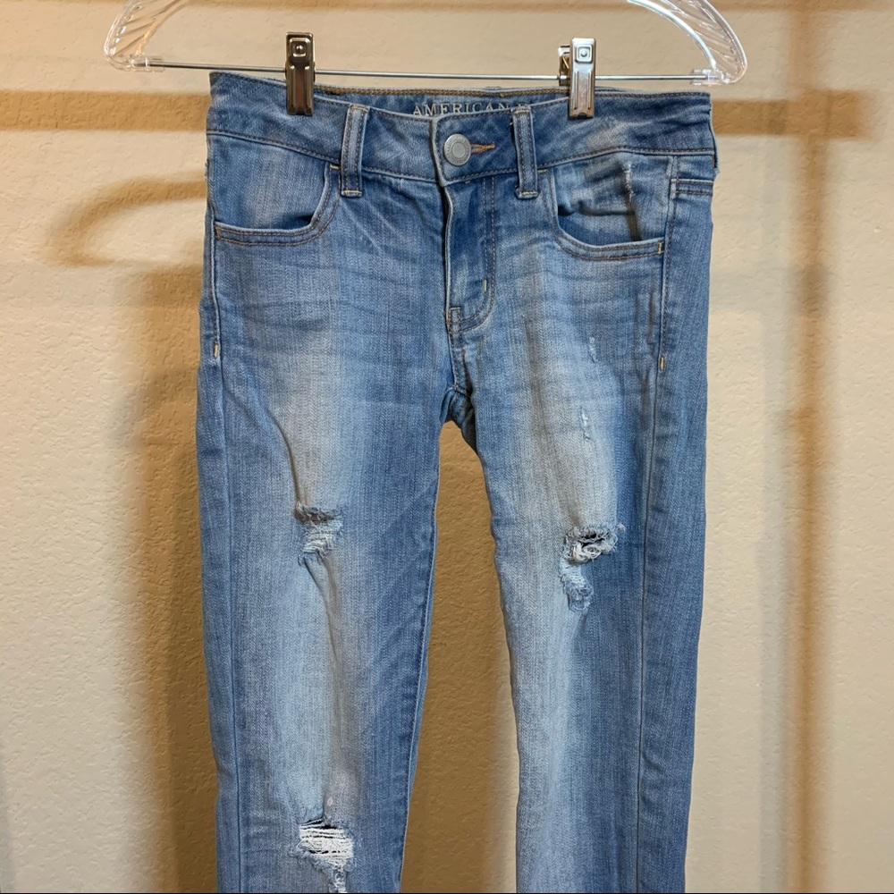 American Eagle Lightwash Distressed Skinny Jeans
